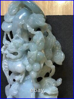 A110 A Chinese Carved Celadon Jade Shi-Shi Figural Group. 15.9 x 7.6 x 3.8 cm