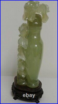 Jade/celadon Chinese Snuff Bottle Silk Box