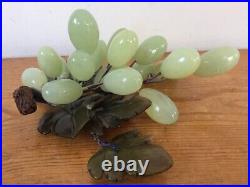 Vtg Chinese Celadon Marble Alabaster Jade Stone Green Grapes Agate Sculpture